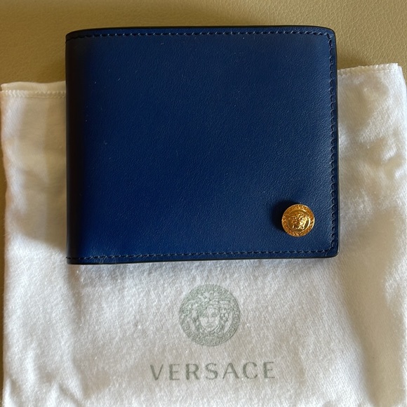 NWT NIB VERSACE MEDUSA BIFOLD WALLET BLUE CALF LEATHER W AUTHENTICATION CARD - Picture 4 of 14
